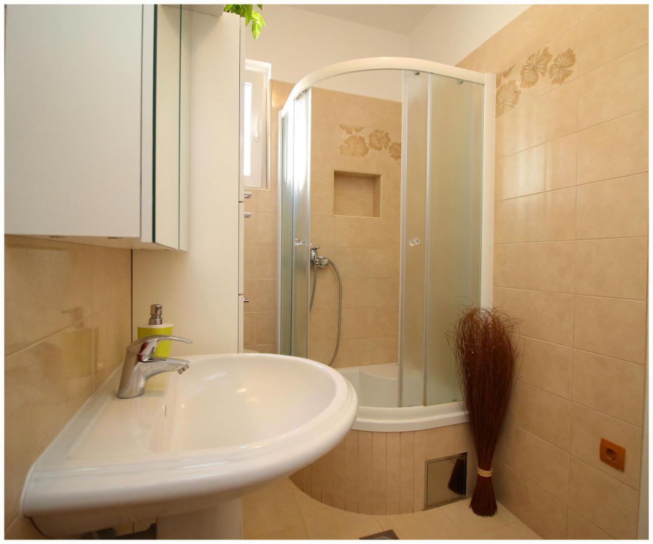 Apartment Slavko พรีมอชเตน ภายนอก รูปภาพ